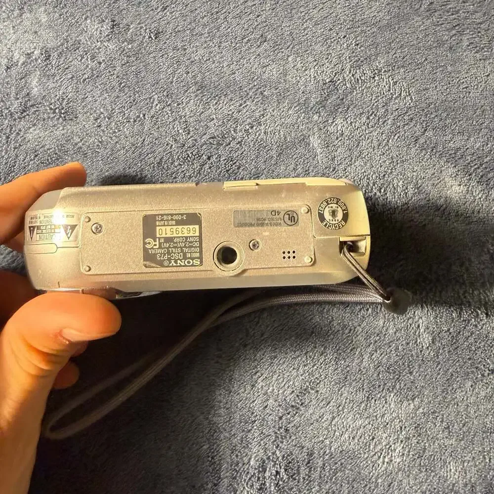 Sony Cyber-shot DSC-P73 4.1MP Digital Camera UNTESTED FOR PARTS ONLY